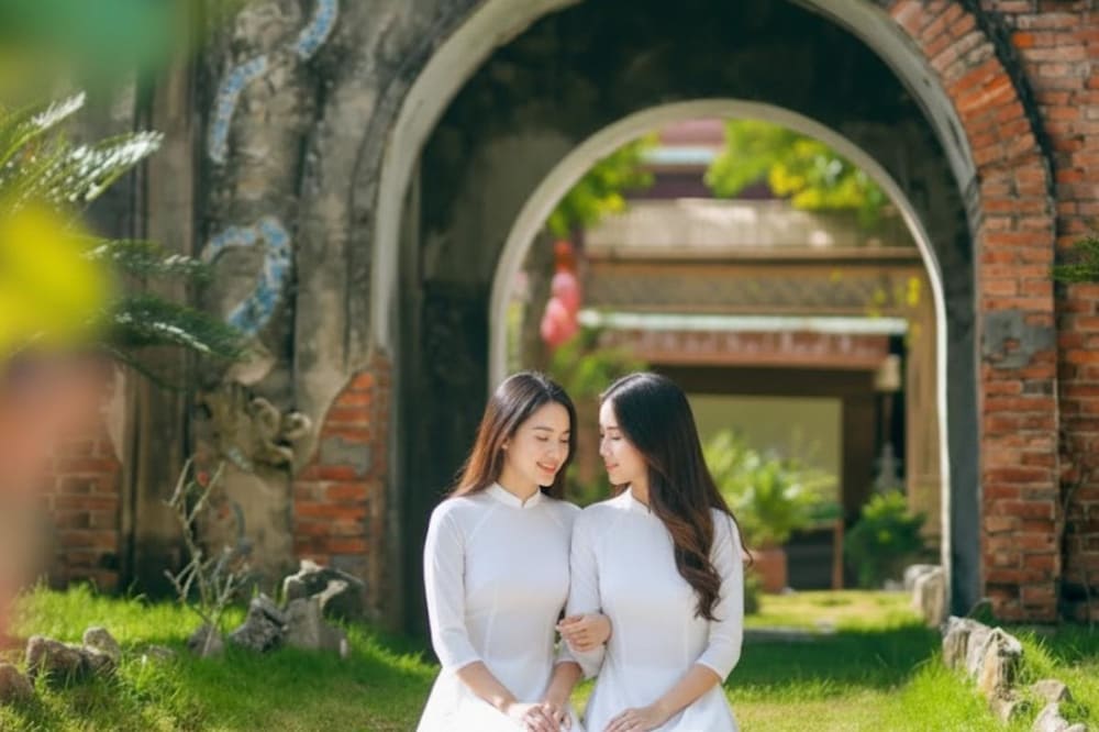 Du kh&aacute;ch c&oacute; thể chụp được những bức ảnh mang hơi thở đậm n&eacute;t cổ xưa tại Th&agrave;nh cổ Vinh.